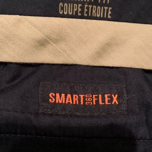 Mens Dockers, skinny fit, 30 x 32 , blue, worn once, 76% cotton 24% poly - Picture 5 of 8